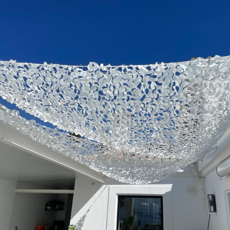 Filet de camouflage triangulaire blanc