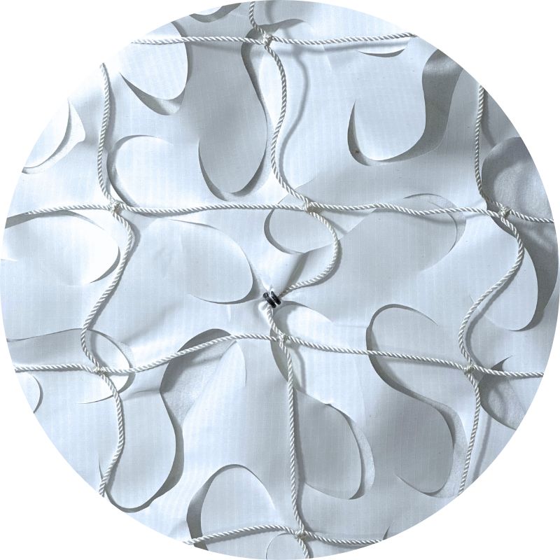 Filet de camouflage triangulaire blanc