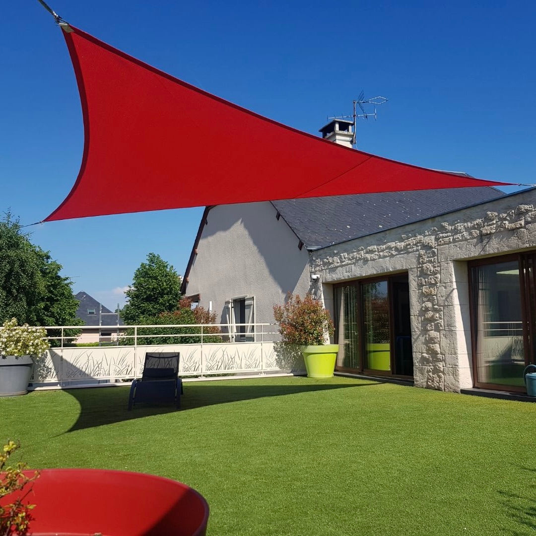 Toile d'ombrage Triangulaire Rouge Mon refuge Fraicheur