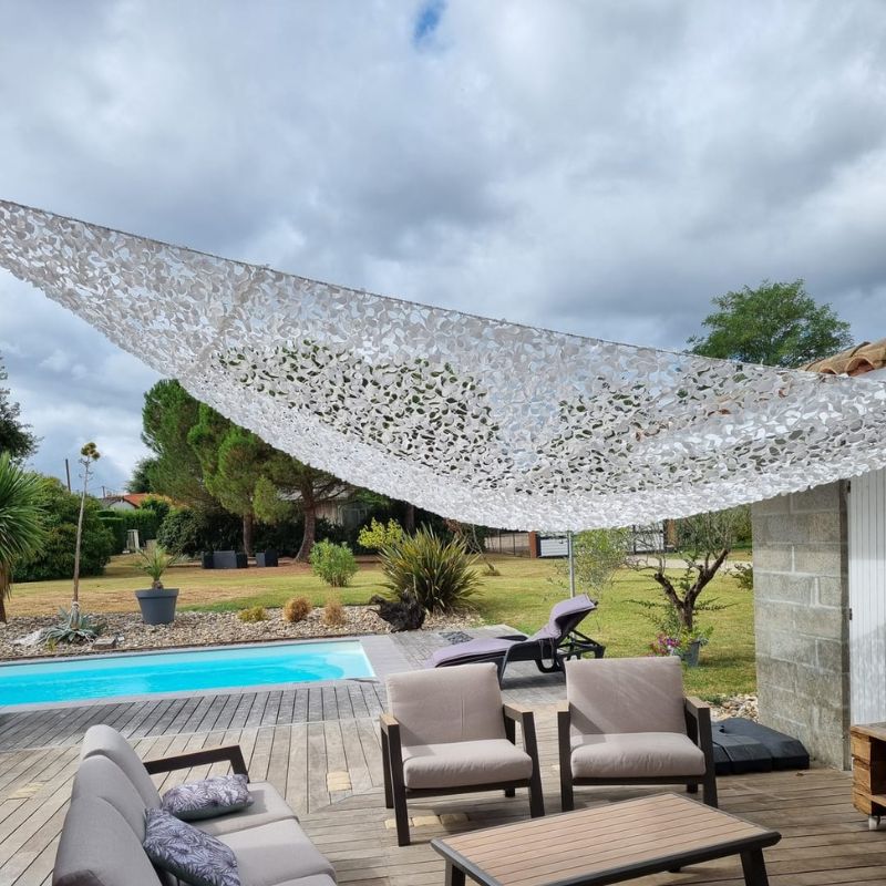 Filet de camouflage triangulaire blanc